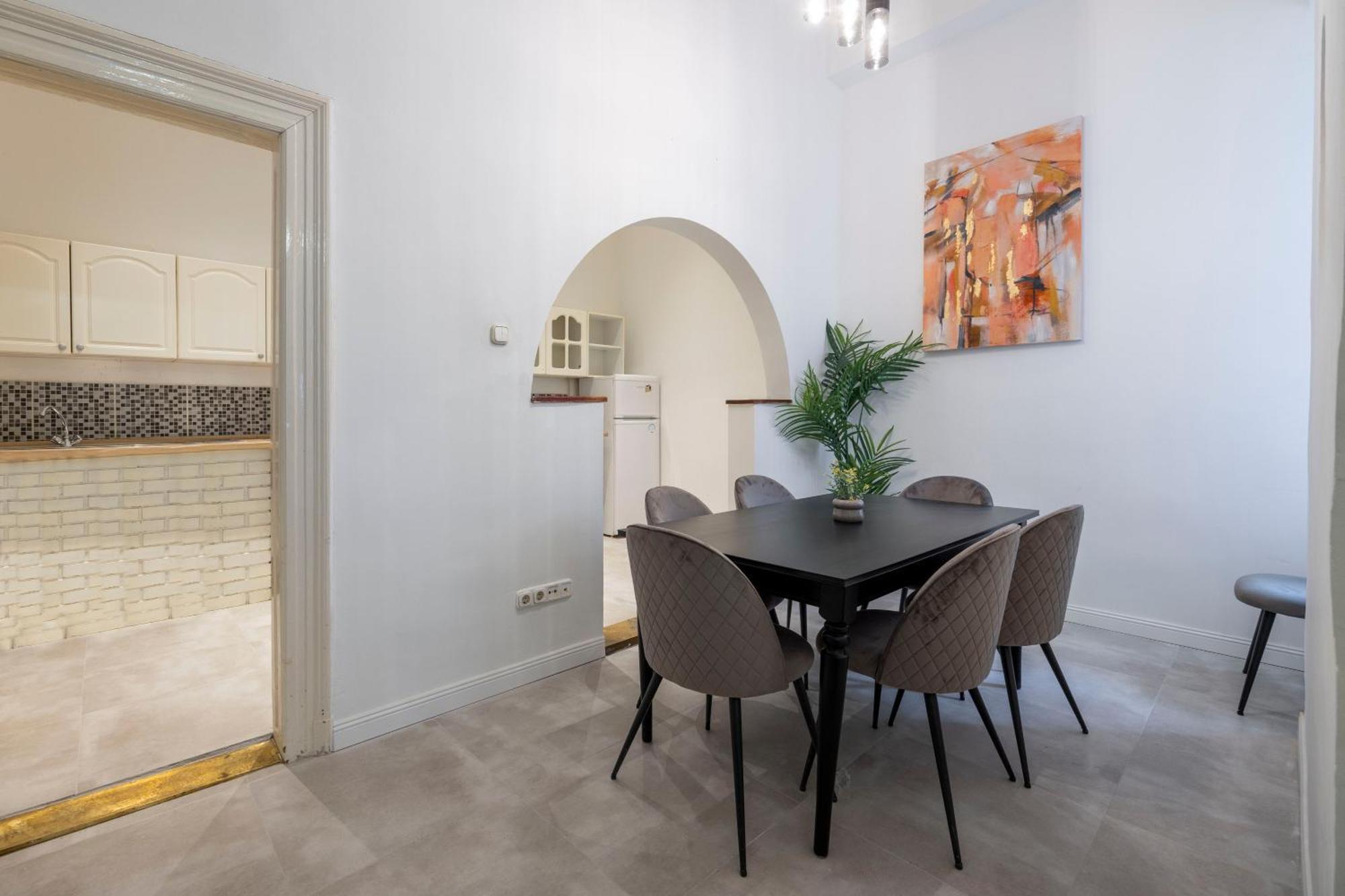 Spacious Vintage For 12ppl Appartement Boedapest