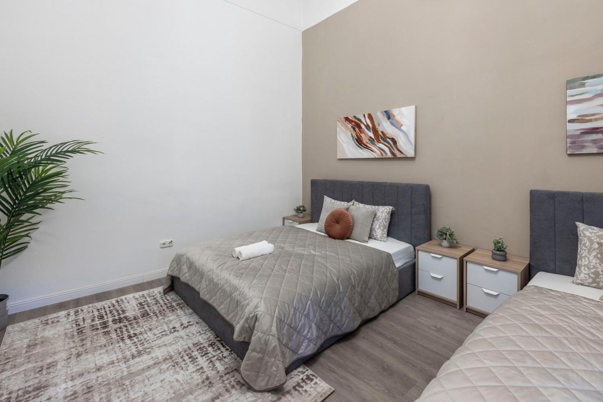 Spacious Vintage For 12ppl Budapest
