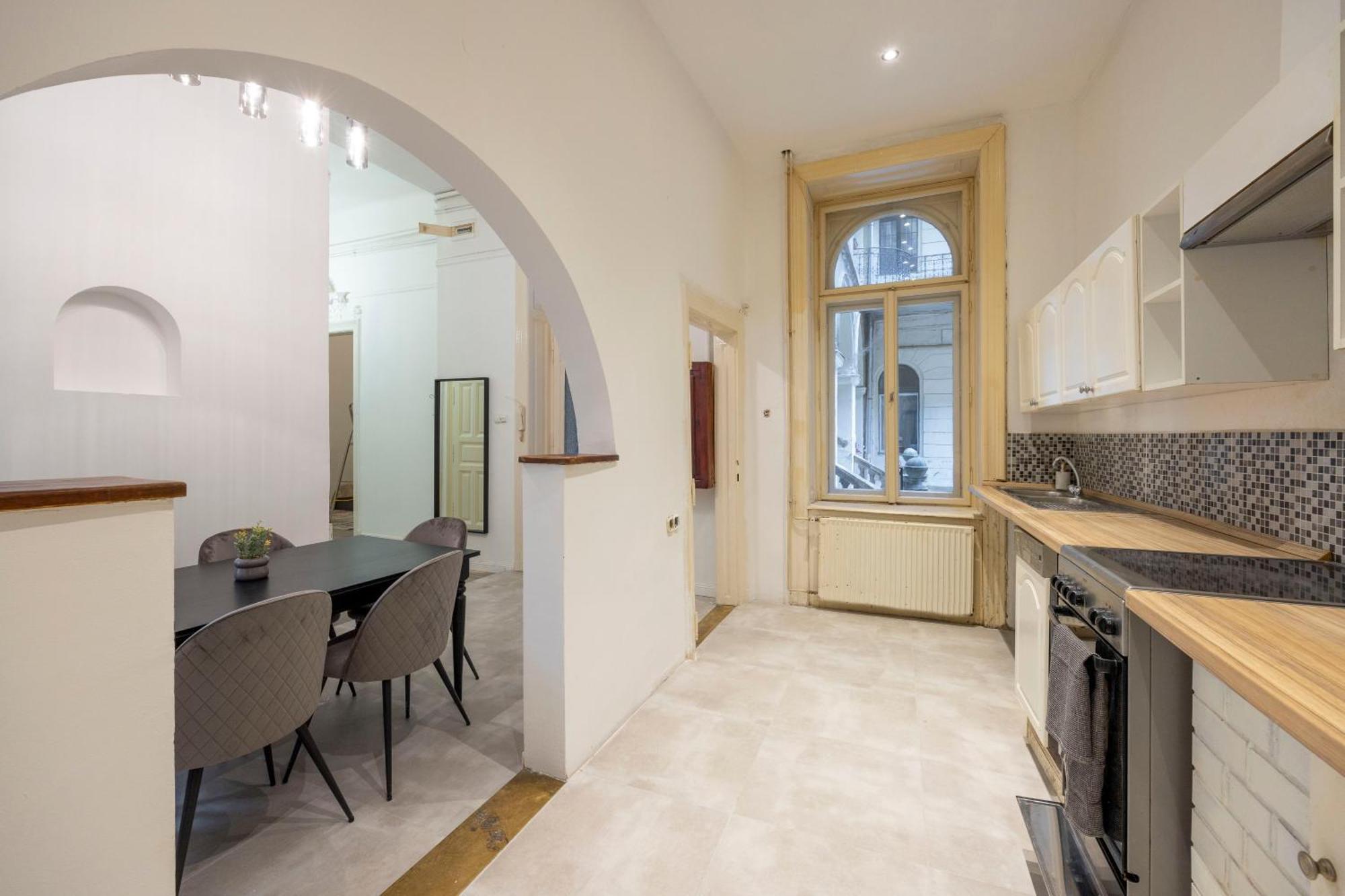 Spacious Vintage For 12ppl Budapest
