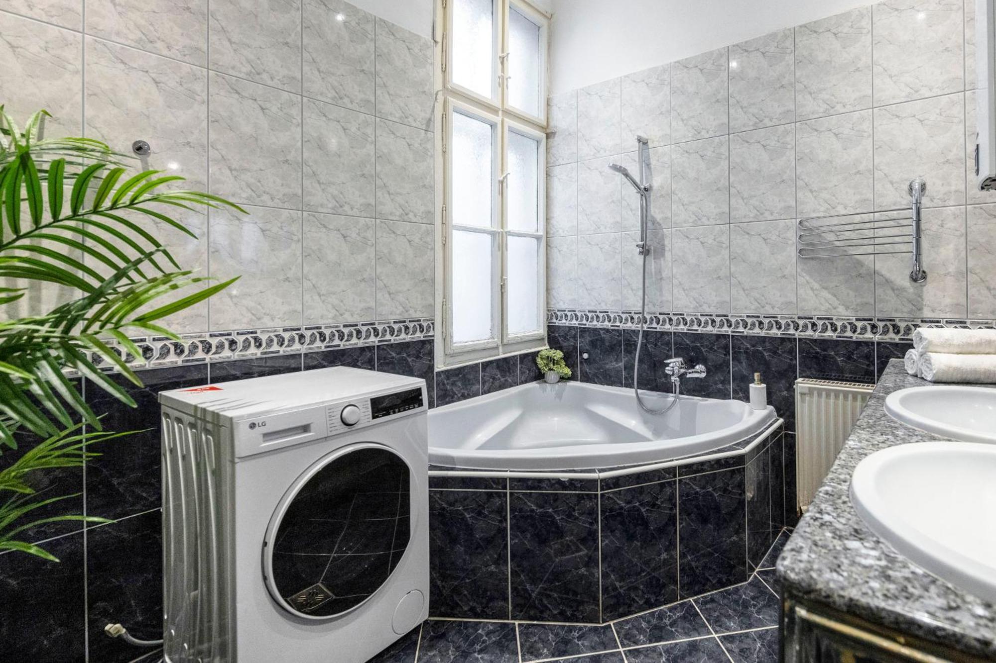 Spacious Vintage For 12ppl * Budapest